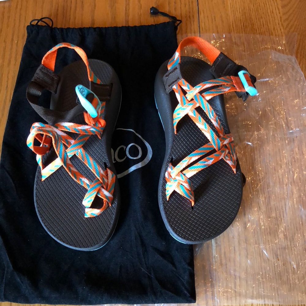 BRAND NEW size 8 Chaco sandals!